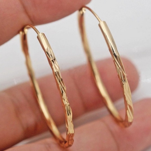 NEW 18K Yellow Gold 1.5” Round Hoop Earrings - Picture 3 of 3